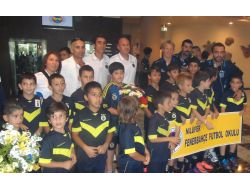 Fenerbahçeyi Bursada, Nilüfer Futbol Okulu’nun Minik Sporcuları Karşıladı