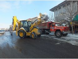 Bor Da Cadde Ve Sokaklardaki Kar Ve Buzlar Temizleniyor