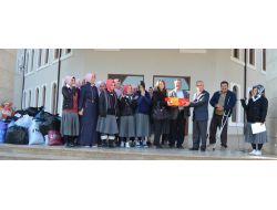 Denzlili İmam Hatip Öğrencileri Sakatlar Derneğine Kapak Bağışladı