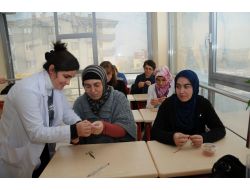 Pursaklarda Kadınlar Boş Zamanlarında Meslek Öğreniyor