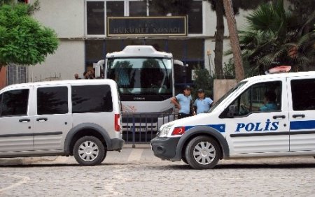 25 kilogram patlayıcı, 15 el bombası ele geçirildi, BDP'liler gözaltına alındı