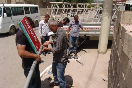 Adıyaman’da cadde ve sokak tabelaları yenileniyor