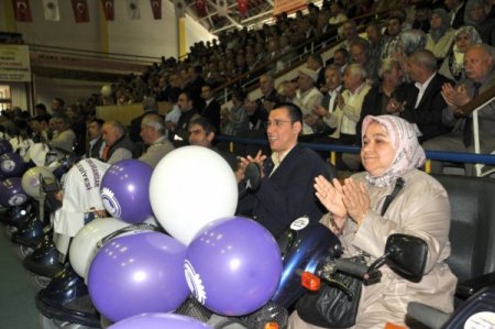 Afyonkarahisar Belediyesi İki Yılda 170 Engelliye Akülü Araç Dağıttı