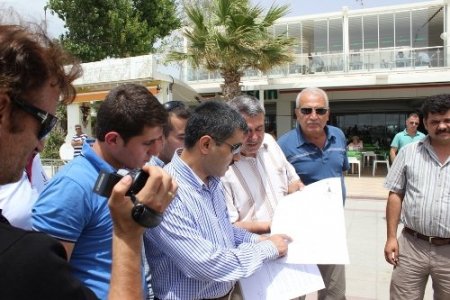 AK Partililer Akçay kordonunda basın toplantısı düzenledi