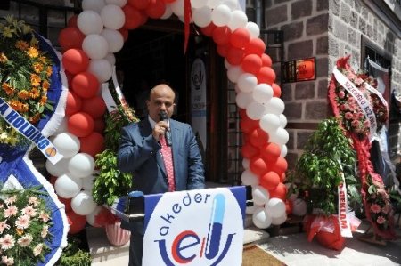 Aktif Eczacılar Derneği, Hamamönü'nde yeni binasına taşındı