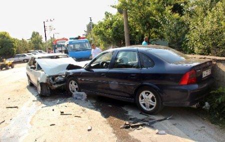 Akyazı'da trafik kazası: 2 yaralı