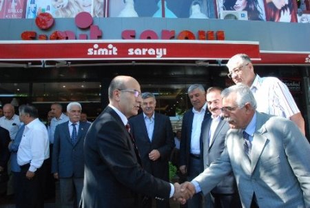 Alevi dedesinin işyeri açılışına Adıyaman protokolü ilgi gösterdi