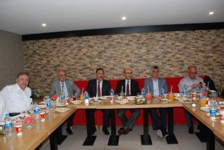 Alevi dedesinin işyeri açılışına Adıyaman protokolü ilgi gösterdi