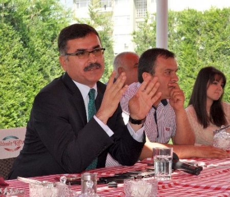 Balıkesir Valisi Turhan: Kalkınmamızı istemeyen dış güçler ülkeyi karıştırıyor