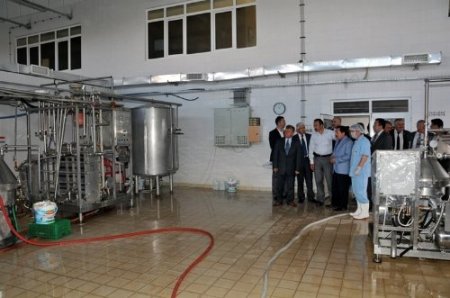 Balkanlıoğalu, 104 köylünün ortak kurduğu süt tesisini inceledi