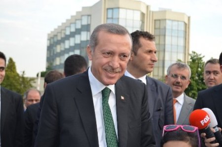 Başbakan Erdoğan turist çocuklarla hatıra fotoğrafı çektirdi