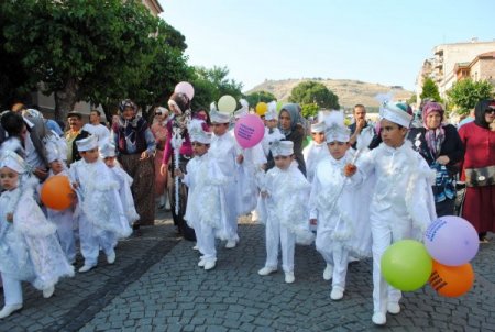 Bergama Gönüllü Anneler Derneği Toplu Sünnet Şöleni Düzenledi