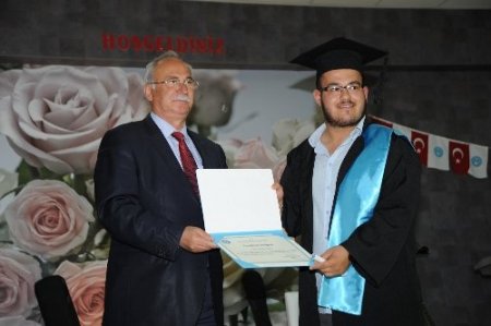 Burhaniye MYO'da mezuniyet heyecanı yaşandı