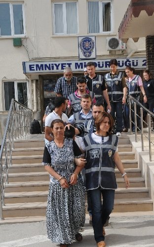 Bursa polisinden şafak vakti uyuşturucu operasyonu: 30 gözaltı