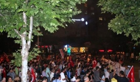 Bursa'da binlerce kişi FSM Bulvarı'nda trafiği kapatarak eylem yaptı