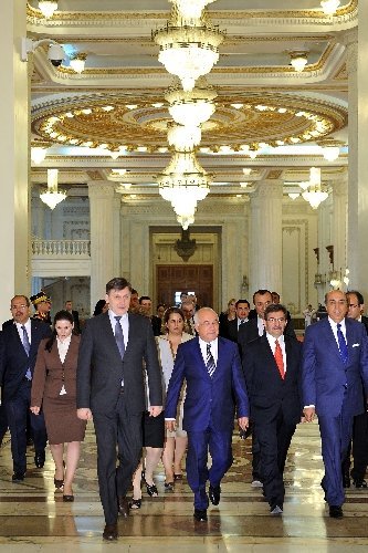 Cemil Çiçek, Romanya Senato Başkanı Crin Antonescu ile görüştü