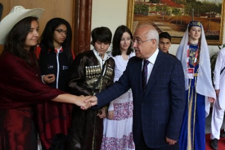 Cemil Çiçek, Türkçe Olimpiyatı öğrencilerini kabul etti