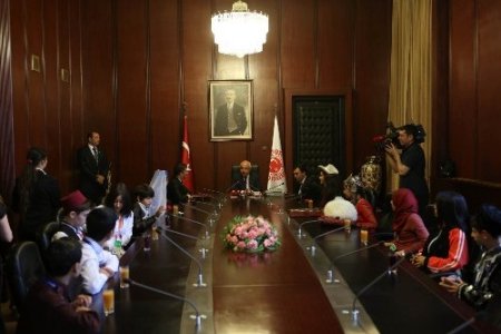 Cemil Çiçek, Türkçe Olimpiyatı öğrencilerini kabul etti