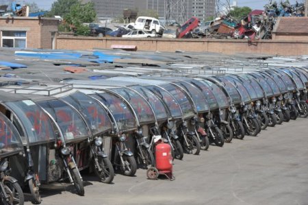 Çin’de Korsan Üç Tekerlekli Motorlar Böyle İmha Edildi