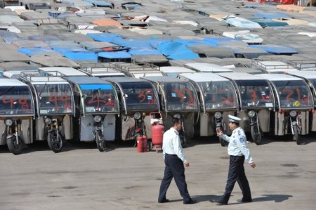 Çin’de Korsan Üç Tekerlekli Motorlar Böyle İmha Edildi
