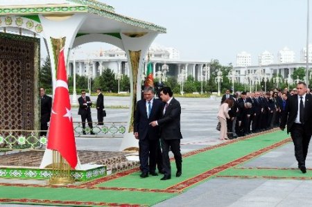 Cumhurbaşkanı Gül’e Türkmenistan’da özel karşılama