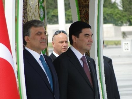 Cumhurbaşkanı Gül’e Türkmenistan’da özel karşılama