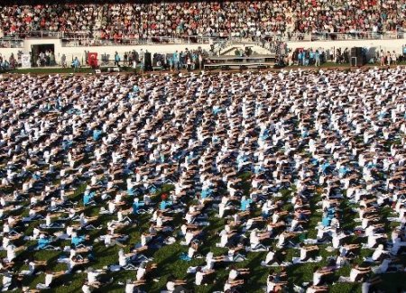 Denizli’de 3 bin 486 kadın, pilates yaprak dünya rekoru kırdı