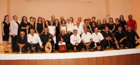 Döşemealtı'nda kursiyerler Türk sanat müziği konseri verdi
