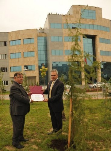 Düzce Valisi Adnan Yılmaz, Karabük Üniversitesi'ni gezdi