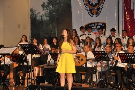 Edremit’te 'Umut Ateşi' konseri düzenlendi