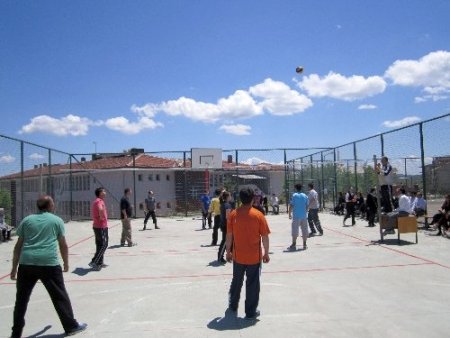Eflani Milli Eğitim bahar voleybol turnuvası başladı