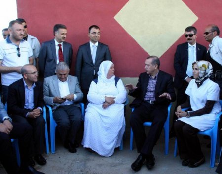 Erdoğan'ın Ziyaret Ettiği Anne: 10 Çocuğum Var Deyince Gözlerinin İçi Güldü