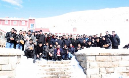 Erzurum Pmyo Öğrencileri Kar Üstünde Mangal Keyfi Yaptı