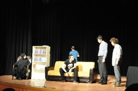 FKM Tiyatrosu, Patnos'ta 'Vesile' adlı oyunu sahneledi