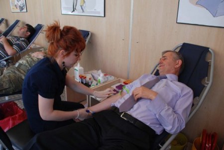 Garnizon Komutanı Ve Emniyet Müdürü Kızılay’a Kan Bağışı Yaptı
