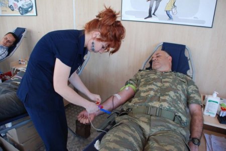 Garnizon Komutanı Ve Emniyet Müdürü Kızılay’a Kan Bağışı Yaptı