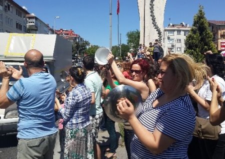 Gezi parkı protestolarına tencereli destek (Özel)