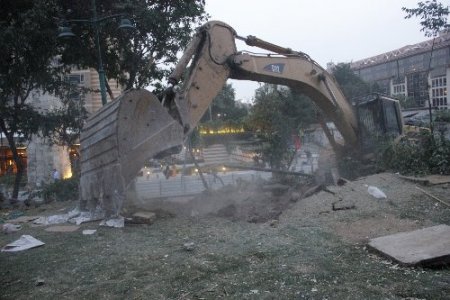 Gezi Parkı'ndaki nöbete biber gazı