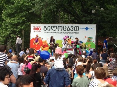Gürcistan’da çocuk bayramı renkli etkinliklerle kutlandı