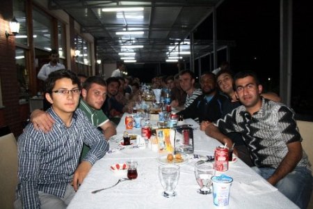 Gürcü üniversitelerinde okuyan 17 öğrenci Beşikdüzü'nü ziyaret etti