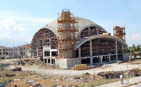 Hendek'te 5 bin kişilik caminin kubbe inşaatı tamamlandı
