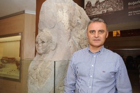 İş makinesinin kepçesine yer altı şehri takıldı
