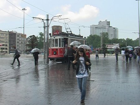 İstanbullulara Yağmur Sürprizi
