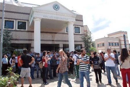 Kocaeli Üniversitesi'nden, eyleme katılan öğrencilere mazeret sınavı hakkı