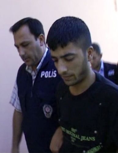 Küçük Kızı Yaralayan Zanlının Cesedi Bavuldan Çıktı