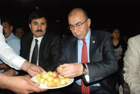 Kurtlusoğuksu Beldesindeki Festivalde Hakkı Bulut Coşkusu Yaşandı