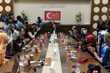 Maliye Bakanı: Ekonomideki düzeltmelerin Gezi Parkı ile alakası yok