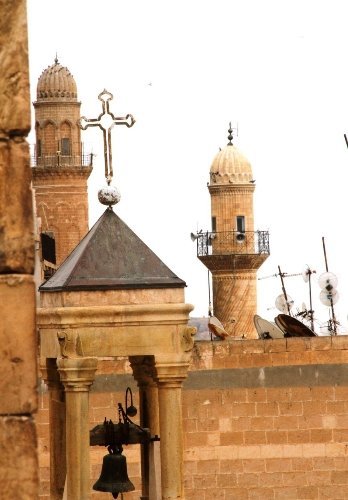 Mardin'de taşın ve inancın kardeşliği cami ve kiliseye yansıyor