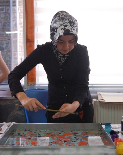 Merzifon KYK öğrencilerinden ebru sergisi