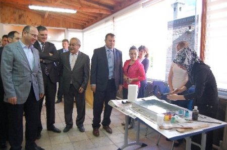 Merzifon KYK öğrencilerinden ebru sergisi